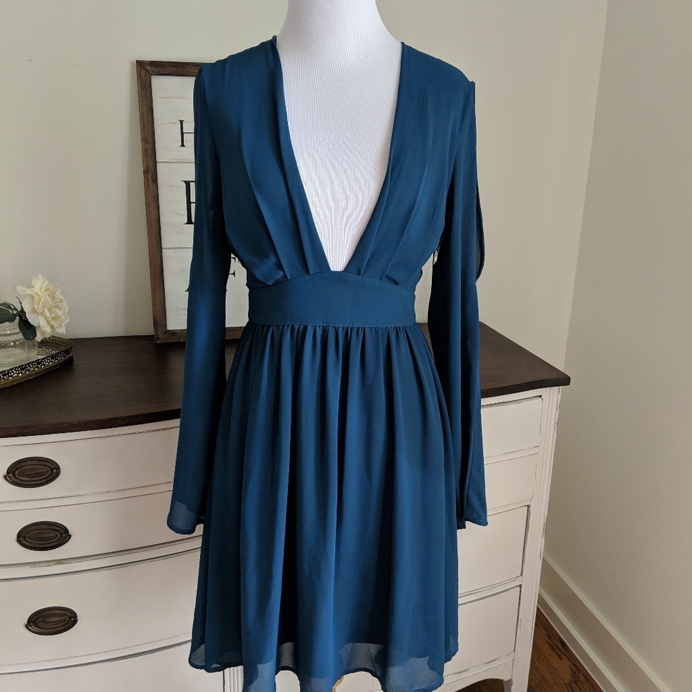 Luxe Apothetique long sleeve, split sleeve dress